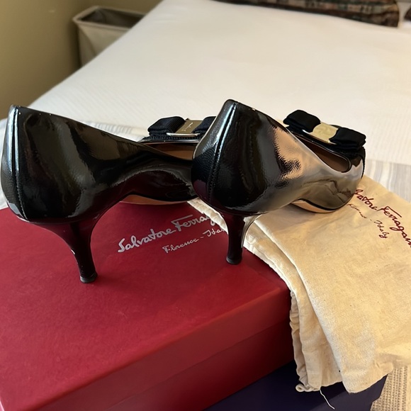 Salvatore Ferragamo open toe Vara Pump - Picture 3 of 4